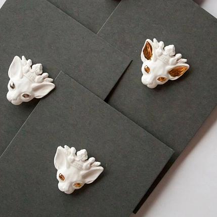 Брошь ручной работы Фарфор Булыгина «Королева кошек», бело-золотистая, фото 5.