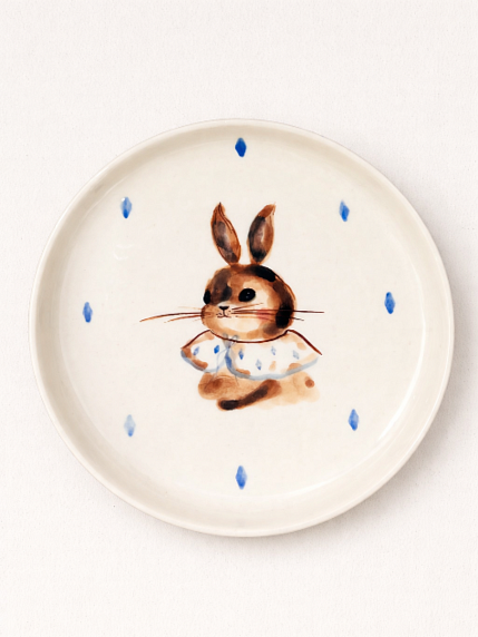 Тарелка ручной работы Ким керамика с бортиком Зайка с воротничком, белая, фарфор, 14 см, фото 1.