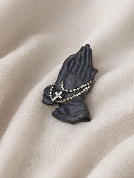 Брошь ручной работы Фарфор Булыгина «Молитва», чёрно-серебристая, фото 3.
