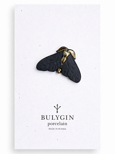 Брошь ручной работы Bulygin «Моль», фарфор, чёрно-серебристая