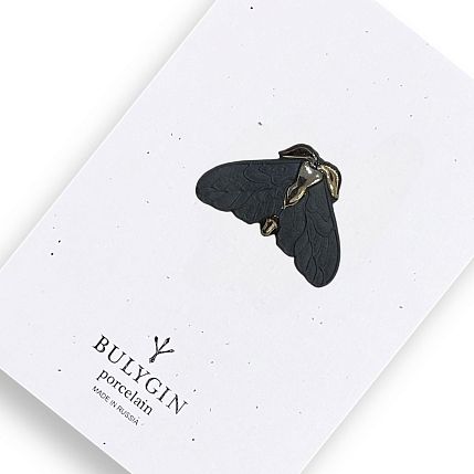 Брошь ручной работы Bulygin «Моль», фарфор, чёрно-серебристая, фото 1.