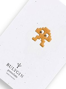 Брошь ручной работы Bulygin «Захватчик» малая, оранжевая, фарфор