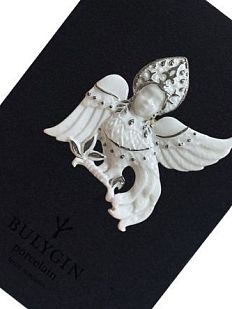 Брошь ручной работы Bulygin «Сирин» бело-серебристая, фарфор