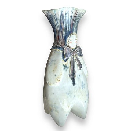 Ваза ручной работы «Собеседник» с бантиком, белый, керамика, фото 1.