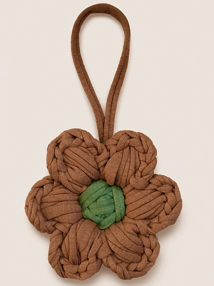 Вязаный обвес Новика «Цветок», коричнево-зелёный, 10 см, фото 1.