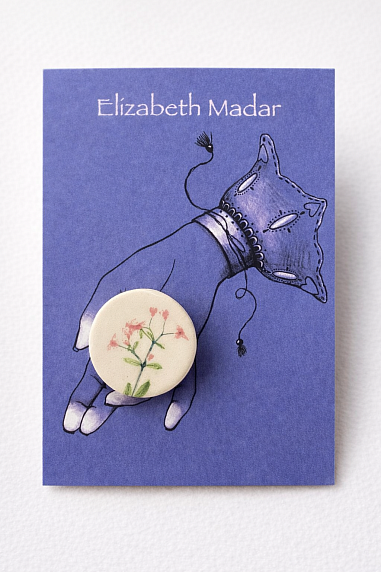 Брошь ручной работы Elizabeth Madar Оттиск трав с розовым цветком № 2, керамика, фото 2.