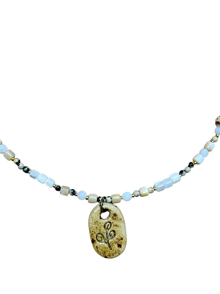 Чокер ручной работы Идеальное совпадение с керамической подвеской «Веточка», перламутр и далматиновая яшма, фото 2.