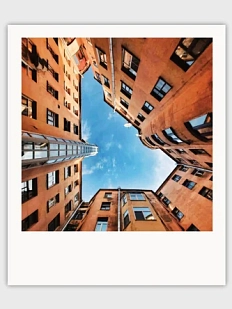 Открытка полароид Маргарита Голуб «Двор-колодец» №2