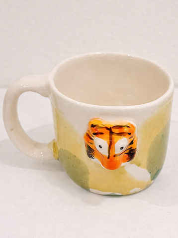 Кружка ручной работы Мария Гордеева с фигуркой «Тигр», зелёная, полуфарфор, 300 мл, фото 2.