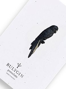 Брошь ручной работы Bulygin «Попугай», фарфор, чёрно-серебристая