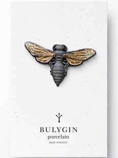 Брошь ручной работы Bulygin «Пчела», фарфор, чёрно-золотистая