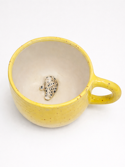 Кружка ручной работы с фигуркой внутри Тюлень, жёлтый, керамика, 400 мл, фото 1.