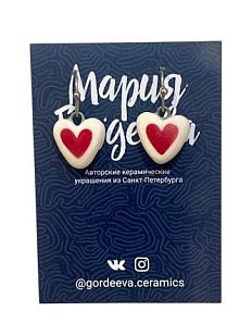 Серьги на короткой петле Сердечки, керамика, красно-белые