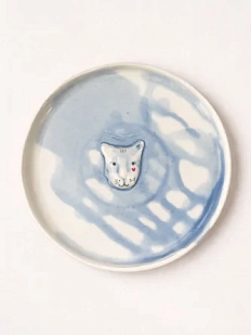 Тарелка ручной работы Мария Гордеева с фигуркой Котик, бело-синяя, полуфарфор, 18 см