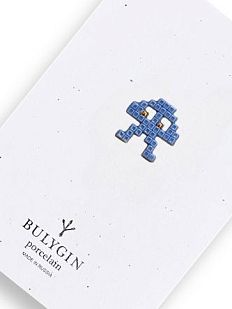 Брошь ручной работы Bulygin «Захватчик» малая, синяя, фарфор