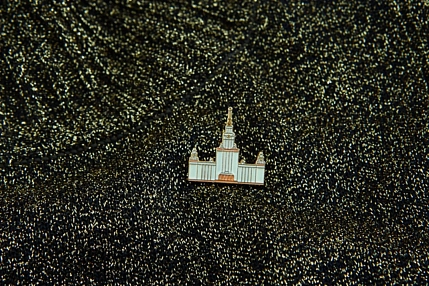 Металлический значок Heart of Moscow «Высотка МГУ» серия Москва, фото 2.