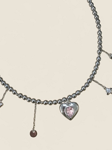 Чокер из тёмного гематита с подвесками «Сердечко с розовым камнем» Migette