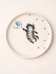 Тарелка ручной работы Ким керамика с бортиком «Чёрный кот с воздушными шариками», белая, фарфор, 14 см