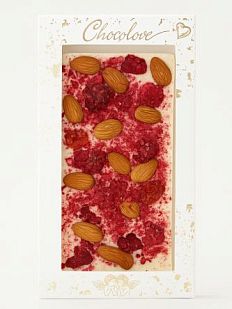Шоколад белый с ежевикой, вишней, малиной и миндалем