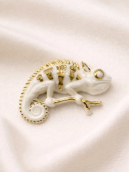 Брошь ручной работы Фарфор Булыгина «Хамелеон», бело-золотистая, фото 3.