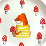 Тарелка ручной работы с бортиком Лисёнок с мухоморами, белая, фарфор, 13 см, превью фото 2