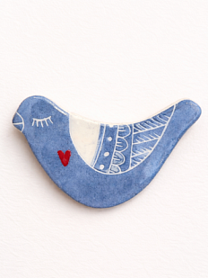 Брошь ручной работы Голубка с сердечком, голубая, керамика