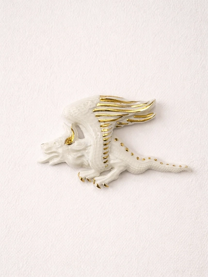 Брошь ручной работы Фарфор Булыгина «Песозмей», бело-золотистая, фото 2.