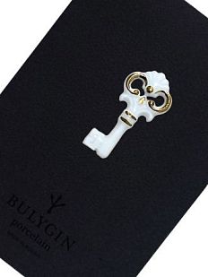 Брошь ручной работы Bulygin «Ключик», фарфор, бело-золотистая