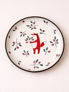 Тарелка ручной работы Ким керамика с бортиком Лис с черникой, белая, 17 см