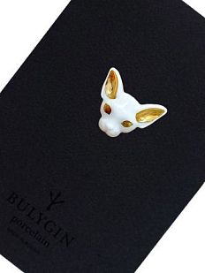 Брошь ручной работы Bulygin «Кошка», фарфор, бело-золотистая