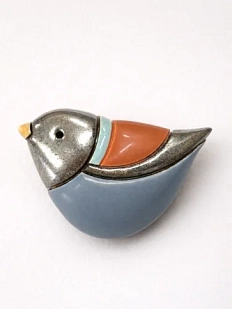 Брошь ручной работы Екатерина Юдо «Снегирь», серо-синяя, керамика