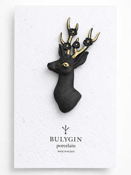 Брошь ручной работы Bulygin «Олень»,фарфор, чёрно-золотистая, фото 1.