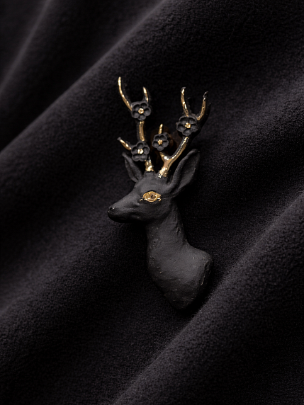 Брошь ручной работы Bulygin «Олень», фарфор, чёрно-серебристая, фото 4.