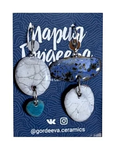 Серьги Мария Гордеева асимметричные составные, керамика, белые с синим