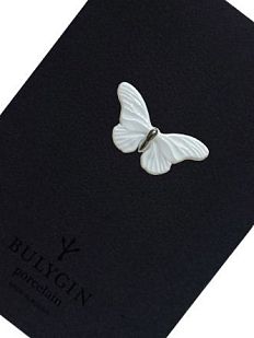 Брошь ручной работы Bulygin «Бабочка», бело-серебристая, фарфор
