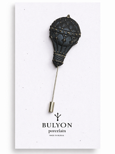 Брошь ручной работы Bulygin «Аэростат», фарфор, чёрно-золотистая
