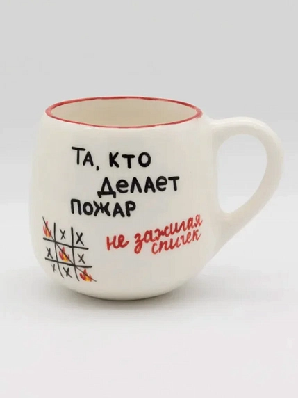 Кружка ручной работы РУКИ В ГЛИНЕ «Та, кто делает пожары», белая, керамика, 400 мл, мятая, фото 1.