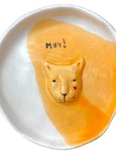 Тарелка ручной работы Мария Гордеева с фигуркой Котик «Мяу!», бело-оранжевая, полуфарфор, 13 см
