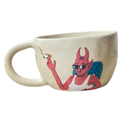 Кружка ручной работы «Чёрт в кресле», белая, керамика, 500 мл, фото 1.