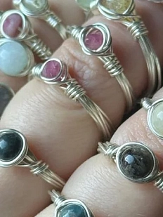 Кольцо с полудрагоценным камнем «Петерсит»