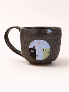 Кружка ручной работы Коврижка «Лягушка и кот», керамика, серо-коричневая