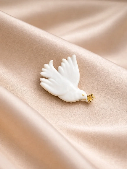 Брошь ручной работы Фарфор Булыгина «Голубка Пикассо», бело-золотистая, фото 3.
