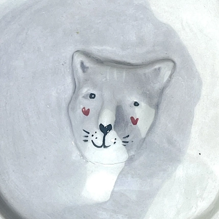 Тарелка ручной работы Мария Гордеева с фигуркой Котик, сиреневая, полуфарфор, 13 см, фото 2.