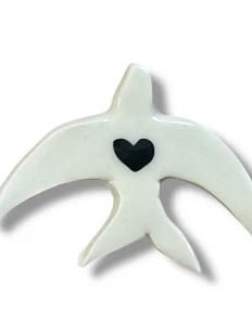 Магнит керамический «Чайка с черным сердечком»