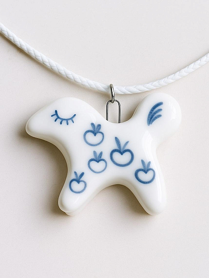 Фарфоровая подвеска «Лошадка с яблоками», фото 2.