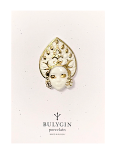 Брошь ручной работы Bulygin «Кокошник», фарфор, бело-золотистая