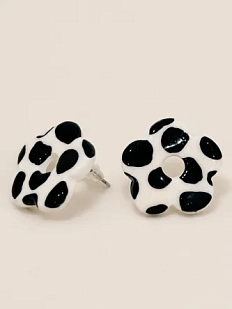 Серёжки-гвоздики Радость Рядом с принтом «Цветочки», полимерная глина, чёрно-белые