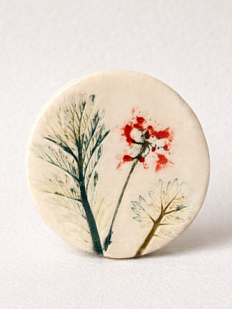 Брошь ручной работы Оттиск трав, красно-зелёная, керамика