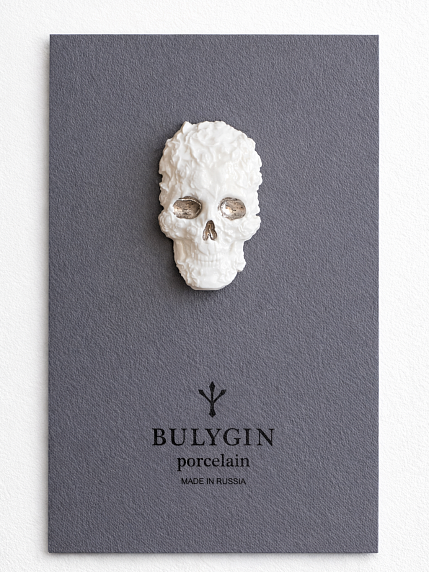 Брошь ручной работы Bulygin «Череп» малый, бело-серебристая, фарфор, фото 2.