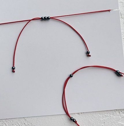 Браслет с золотистой звездочкой mini на красной нити, фото 3.
